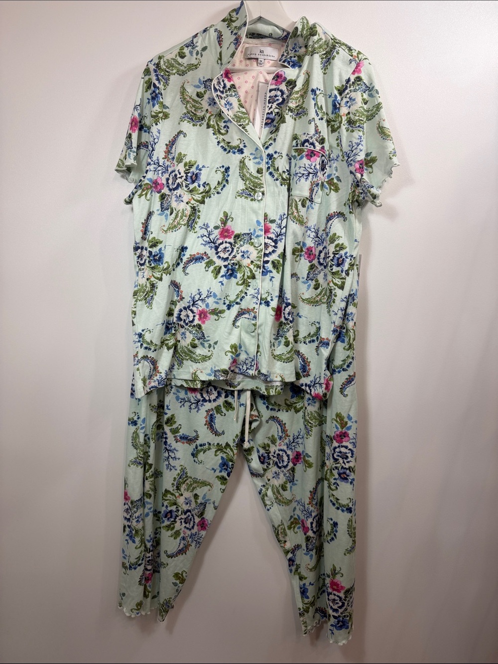 Karen Newberger two piece pajamas floral short sleeve top and crop pants 1X.NWT